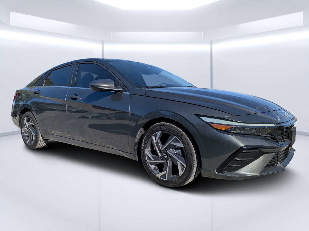 Certified 2025 Hyundai Elantra SEL FWD image 1