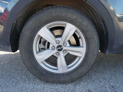 Used 2024 Kia Sorento LX image 6