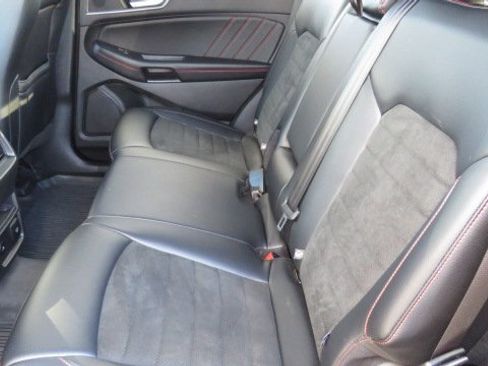 Certified 2022 Ford Edge ST-Line image 6