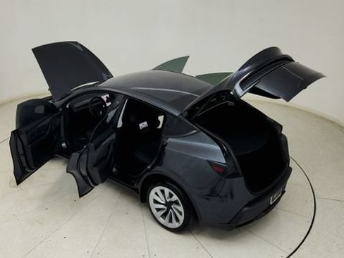 Used 2026 Tesla Model Y Long Range RWD image 33