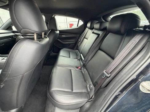 Used 2019 MAZDA MAZDA3 Hatchback w/ Preferred Package FWD image 16