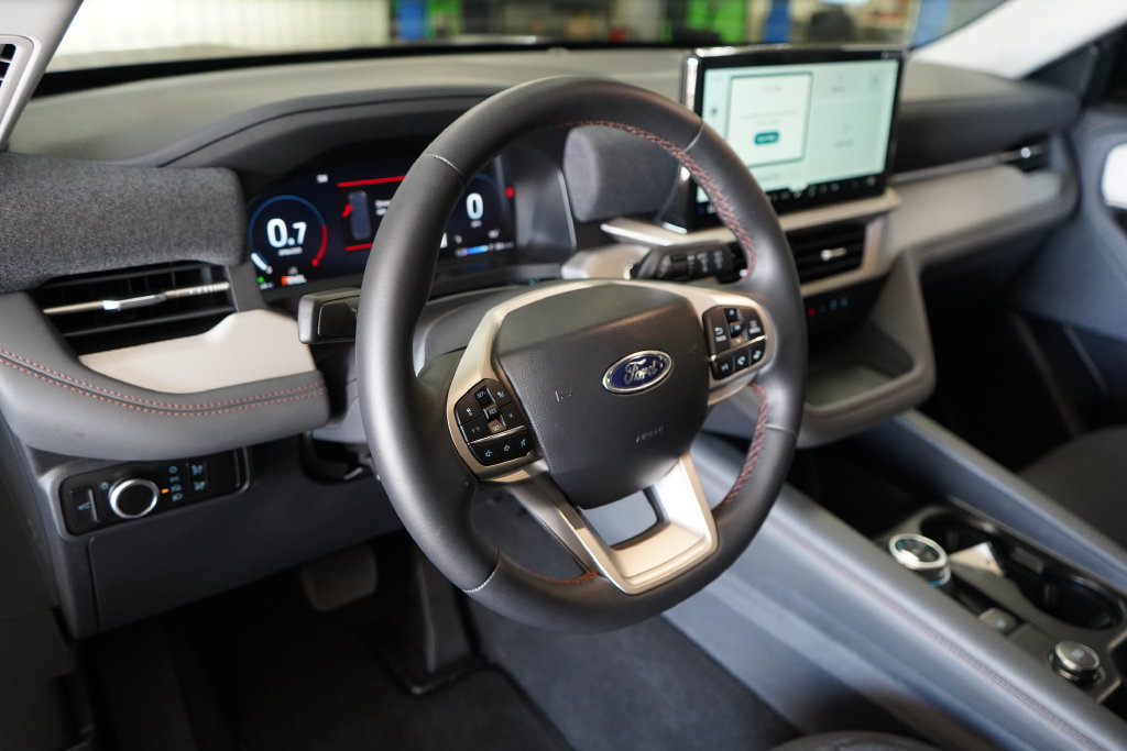 New 2026 Ford Explorer Active RWD image 17