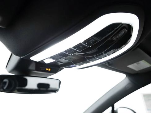 Certified 2026 Porsche Macan Turbo AWD/4WD image 31