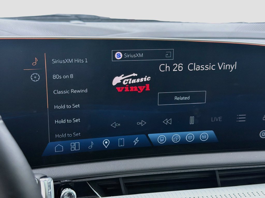 Certified 2025 Cadillac Optiq Luxury 2 AWD/4WD image 15