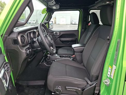 Used 2018 Jeep Wrangler Unlimited Sport S AWD/4WD image 13