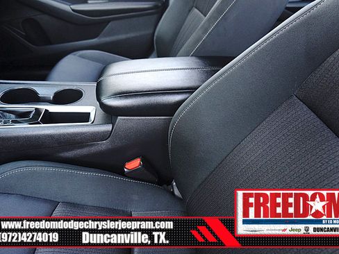 Used 2025 Nissan Altima 2.5 SV FWD image 34