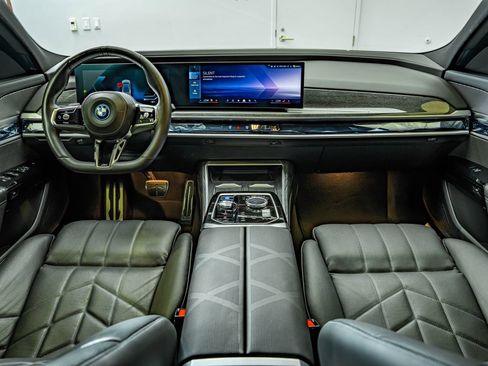 Used 2024 BMW i7 eDrive50 w/ M Sport Package RWD image 40
