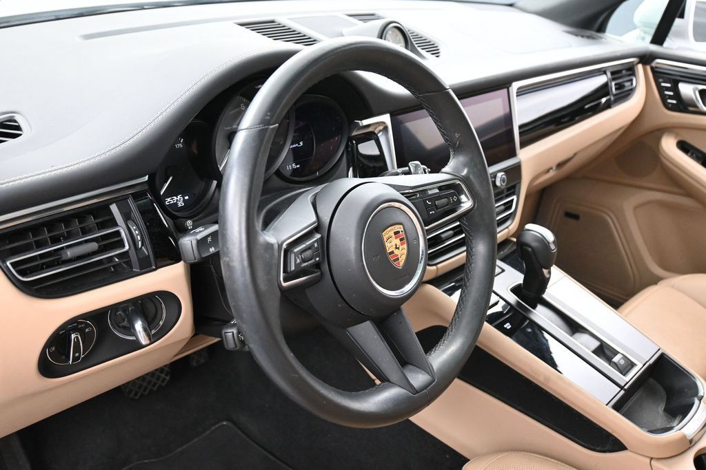 Certified 2024 Porsche Macan S AWD/4WD image 16