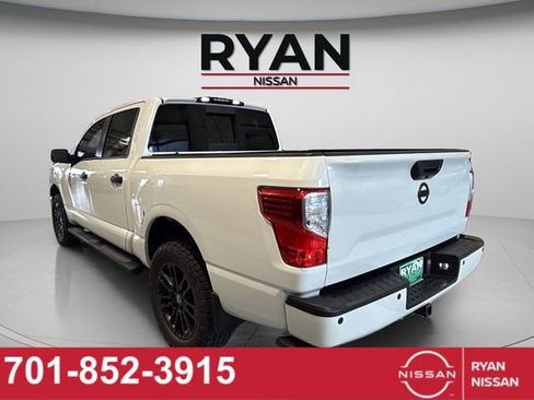 Certified 2019 Nissan Titan SL w/ Midnight Edition image 7