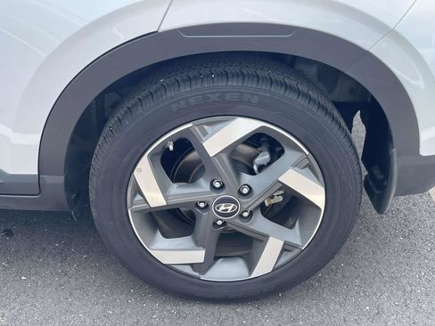 Certified 2025 Hyundai Venue SEL FWD image 28