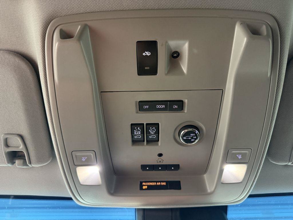 Used 2017 Chevrolet Suburban Premier AWD/4WD image 26