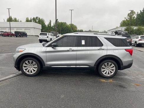 Used 2023 Ford Explorer Limited w/ Limited Technology Package RWD image 4