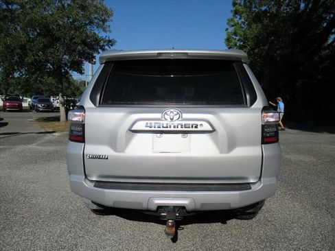 Used 2018 Toyota 4Runner SR5 RWD image 6