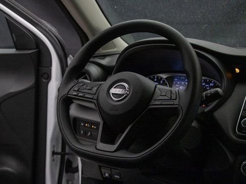 New 2025 Nissan Kicks Play S image 13