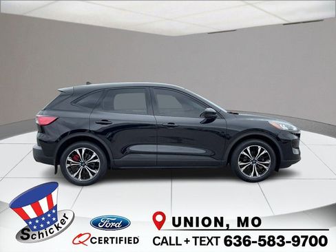 Used 2022 Ford Escape SE w/ SE Sport Appearance Package image 1