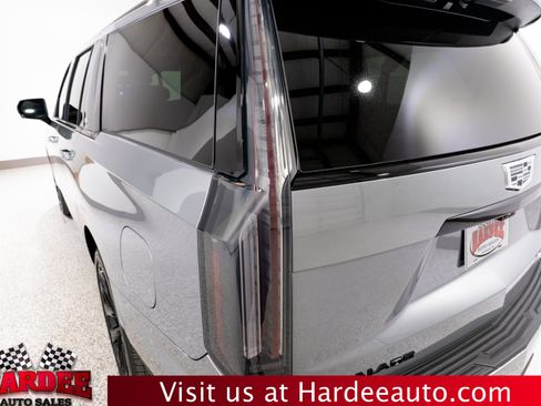 Used 2026 Cadillac Escalade ESV Platinum Sport w/ LPO, ONYX Package AWD/4WD image 9