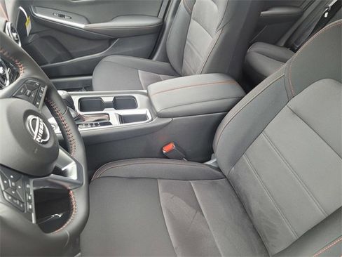 New 2025 Nissan Sentra SR image 6