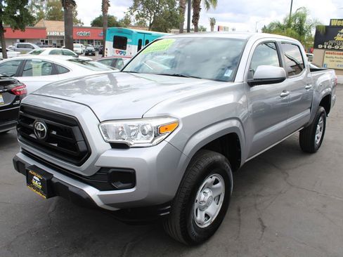 Used 2020 Toyota Tacoma SR w/ SR Convenience Package image 4