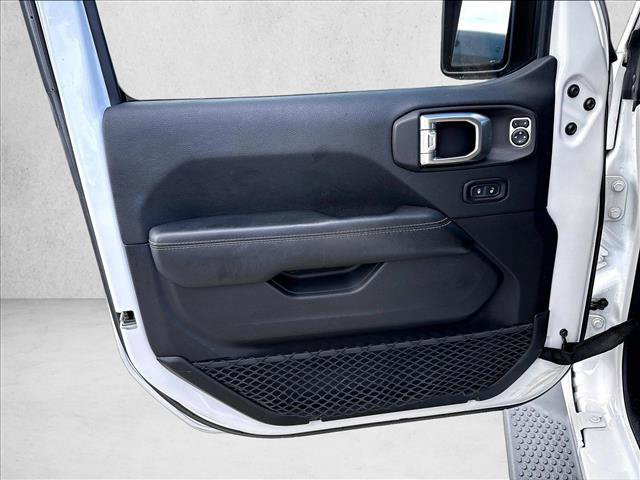 Used 2018 Jeep Wrangler Unlimited Sahara AWD/4WD image 17