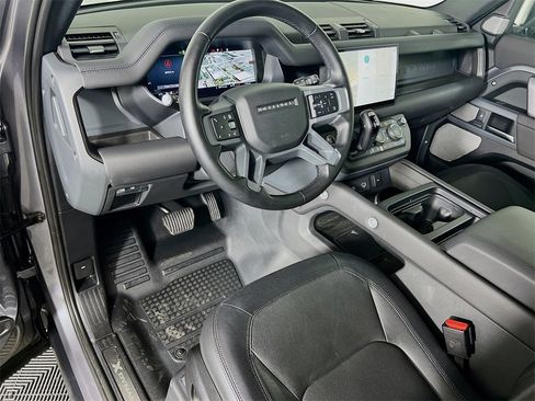 Used 2024 Land Rover Defender 130 X-Dynamic SE image 9