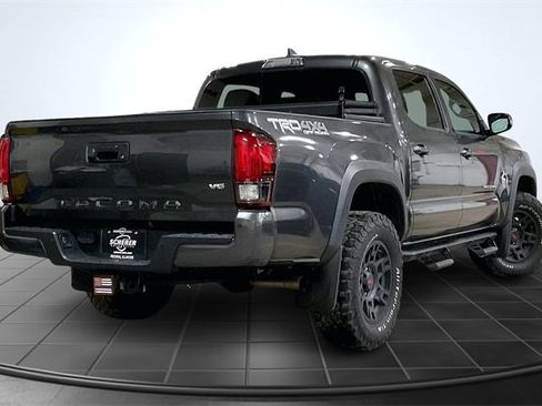 Used 2019 Toyota Tacoma TRD Off-Road image 2