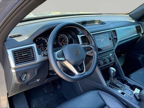 Used 2021 Volkswagen Atlas Cross Sport SE FWD image 13
