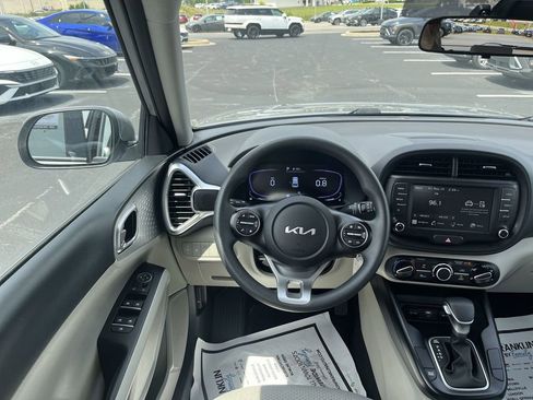 Certified 2025 Kia Soul LX w/ LX Technology Package FWD image 20