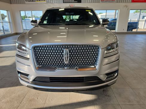 Used 2020 Lincoln Navigator Reserve AWD/4WD image 3