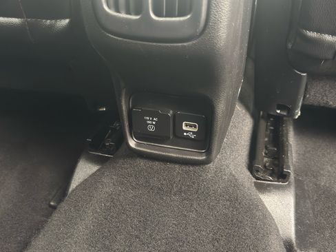 Used 2017 Jeep Compass Latitude w/ Popular Equipment Group image 38