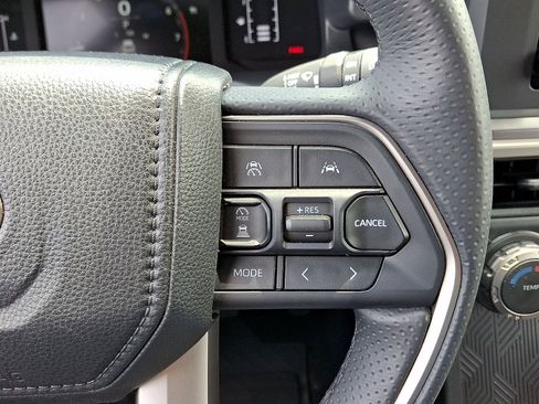 Used 2025 Toyota 4Runner SR5 AWD/4WD image 18