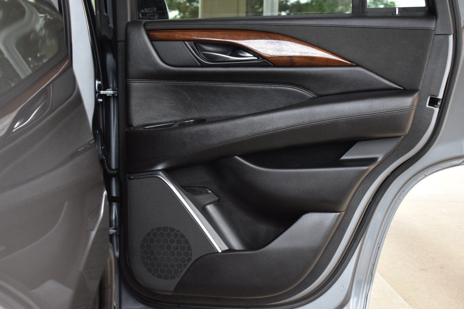 Used 2018 Cadillac Escalade Luxury AWD/4WD image 41