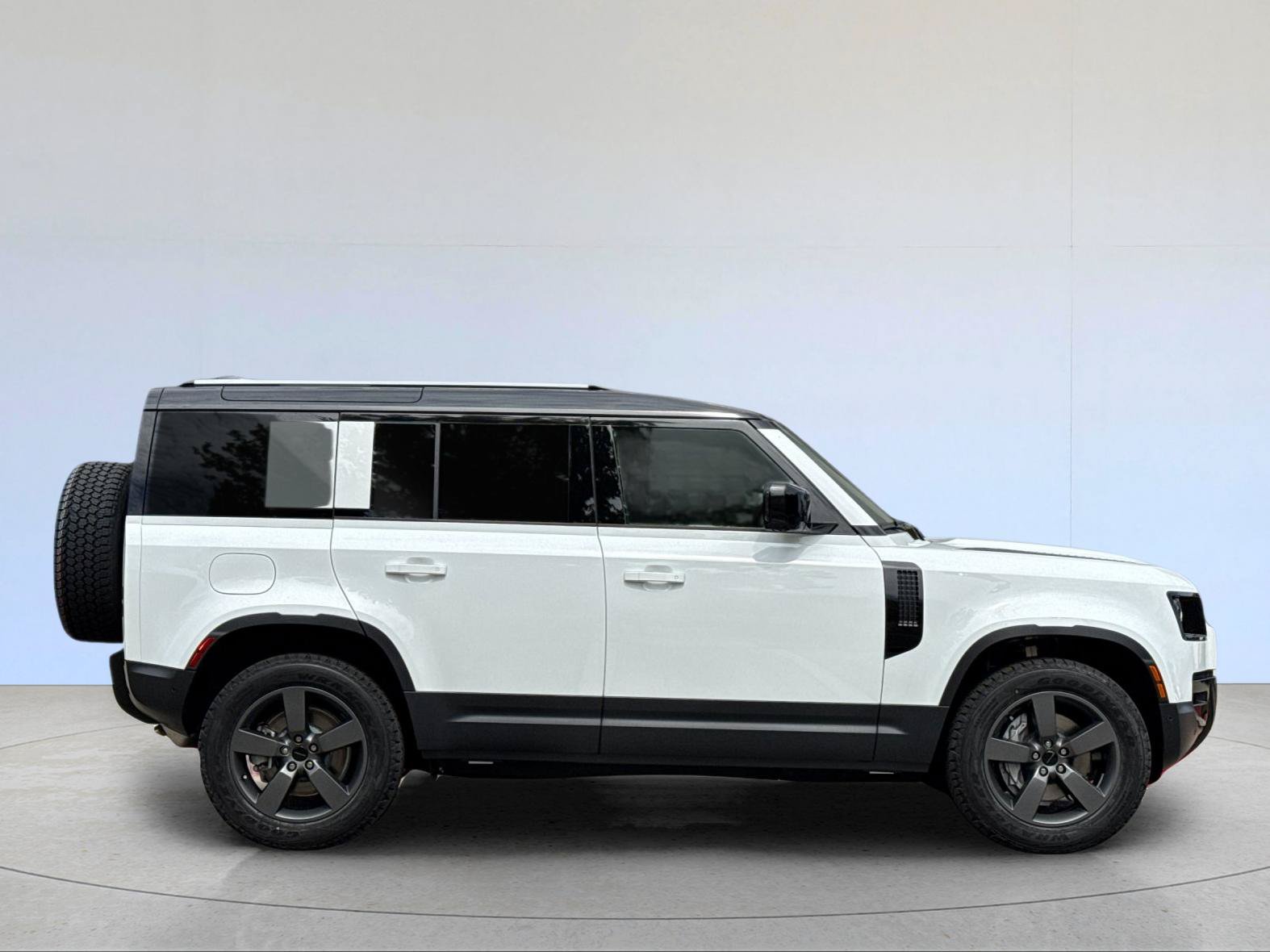 New 2026 Land Rover Defender 110 S AWD/4WD image 7