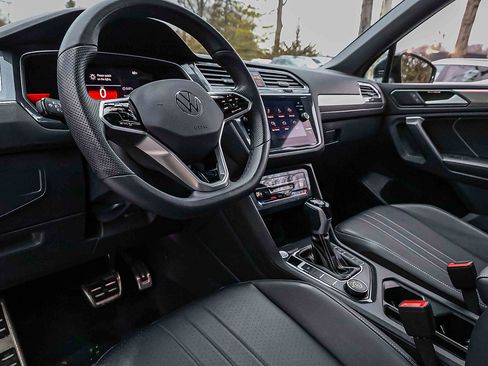 Used 2024 Volkswagen Tiguan SE R-Line image 7