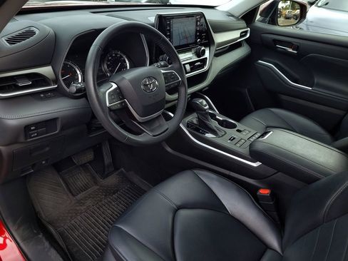 Used 2022 Toyota Highlander XLE image 9