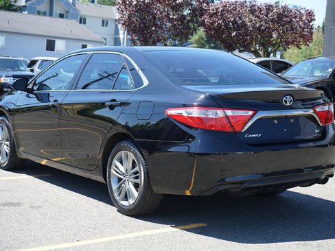 Used 2017 Toyota Camry SE FWD image 3