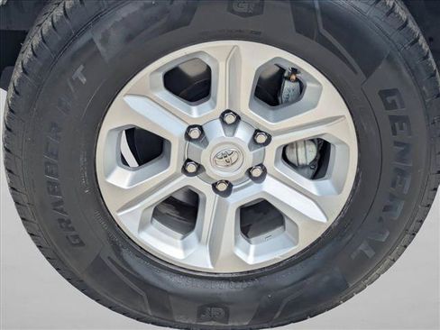 Used 2023 Toyota 4Runner SR5 Premium w/ Moonroof Package RWD image 21