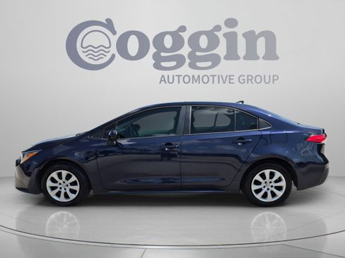 Used 2022 Toyota Corolla LE FWD image 3