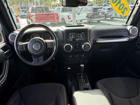 Used 2016 Jeep Wrangler Unlimited Sahara w/ Connectivity Group AWD/4WD image 11