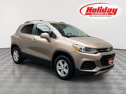 Used 2019 Chevrolet Trax LT w/ Sun & Sound Package AWD/4WD image 1