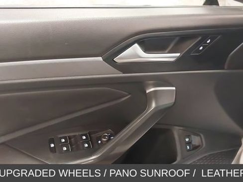 Used 2024 Volkswagen Jetta SE w/ Panoramic Sunroof Package FWD image 20