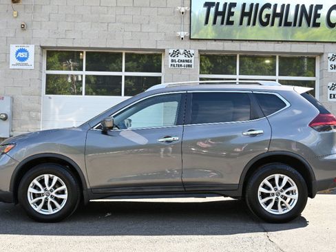 Used 2018 Nissan Rogue SV w/ Premium Package AWD/4WD image 3