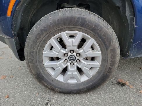 Used 2023 Nissan Frontier SV image 10