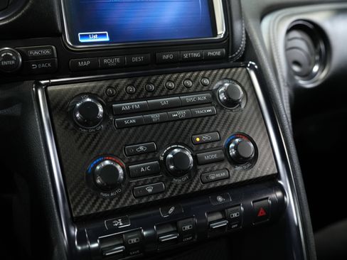 Used 2015 Nissan GT-R Premium image 42