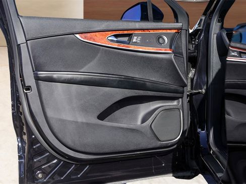 Used 2020 Lincoln Nautilus Reserve w/ Monochromatic Package image 22