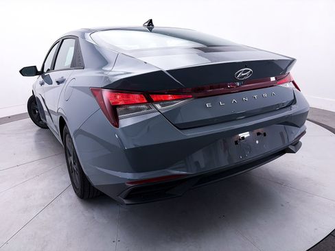 Used 2022 Hyundai Elantra SEL w/ Cargo Package FWD image 4