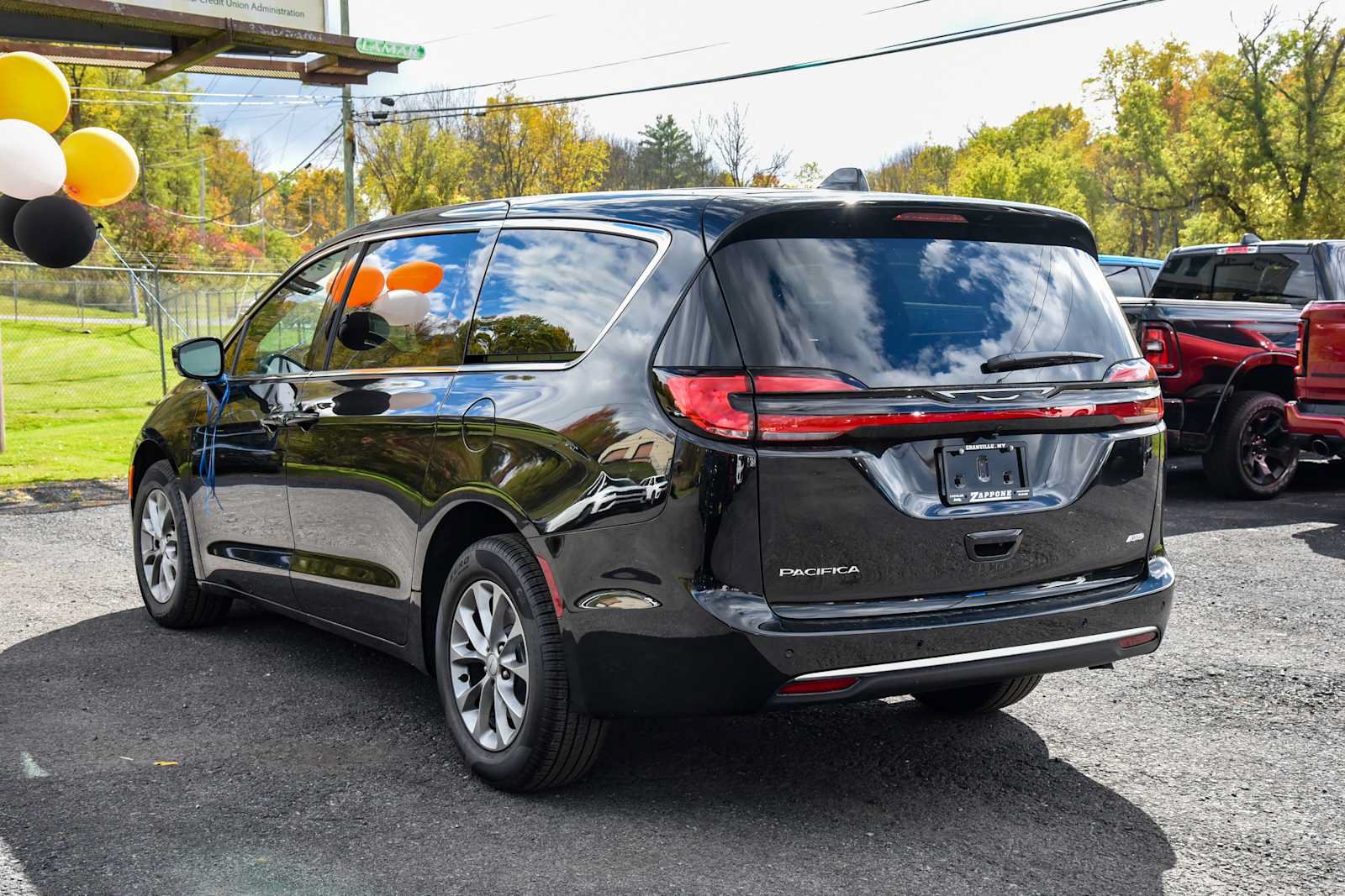 New 2027 Chrysler Pacifica Select w/ Family Tech Group AWD/4WD image 5