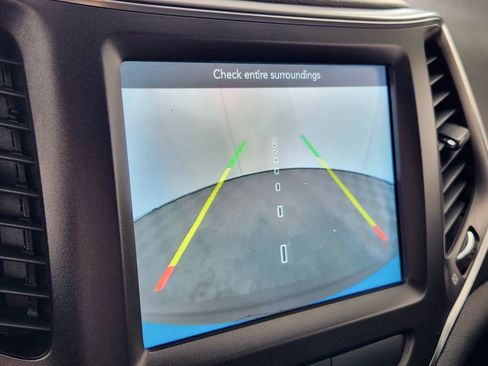 Used 2020 Jeep Cherokee Trailhawk w/ Cold Weather Group AWD/4WD image 23