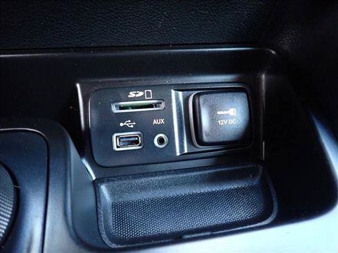 Used 2017 Jeep Cherokee Latitude w/ Safety/Convenience Group AWD/4WD image 19