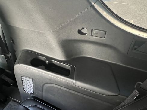 Used 2021 GMC Yukon XL Denali w/ Denali Premium Package image 14