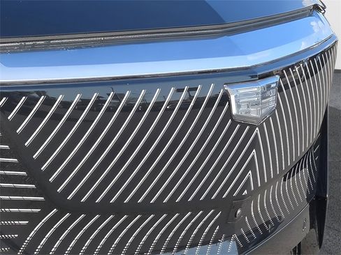 New 2025 Cadillac Lyriq Luxury image 7